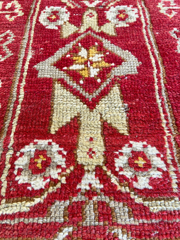 1'7"x2'6" Konya Yastik Fragment Hand Knotted