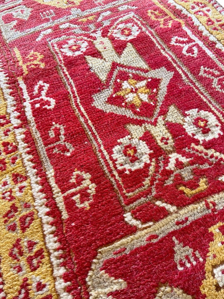 1'7"x2'6" Konya Yastik Fragment Hand Knotted