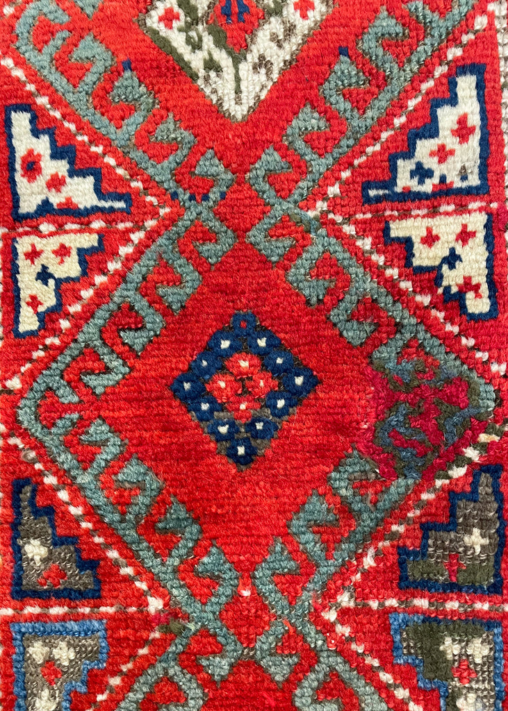 1'8"x3'4" Yastik Hand Knotted