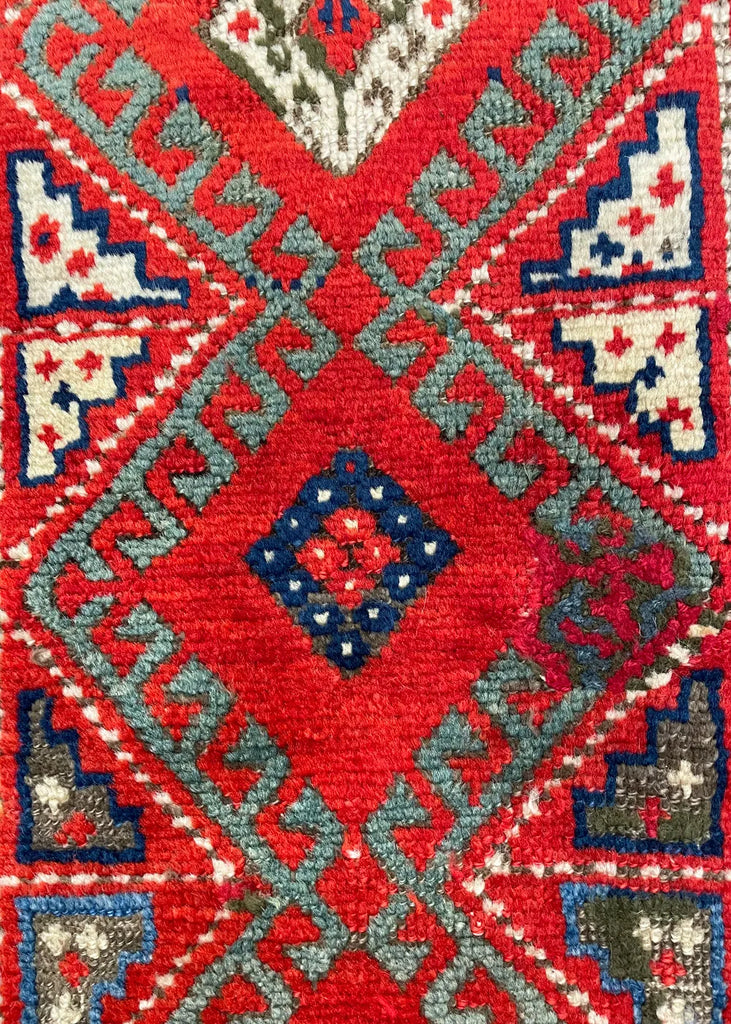 1'8"x3'4" Yastik Hand Knotted