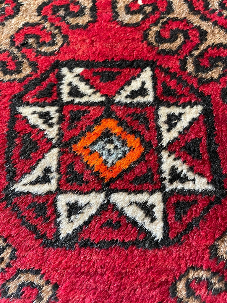 1'9"x2'9" Beluch Hand Knotted