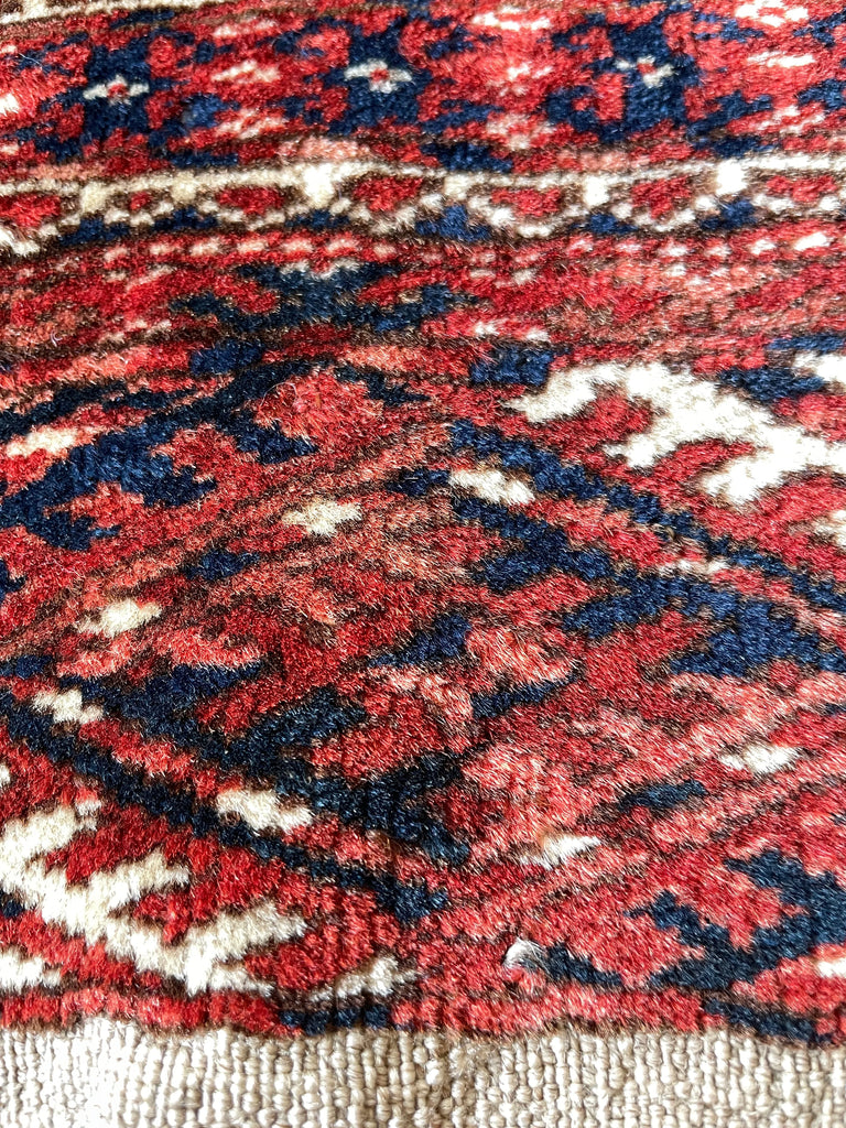 2'10"x3'2" Tekke Hand Knotted