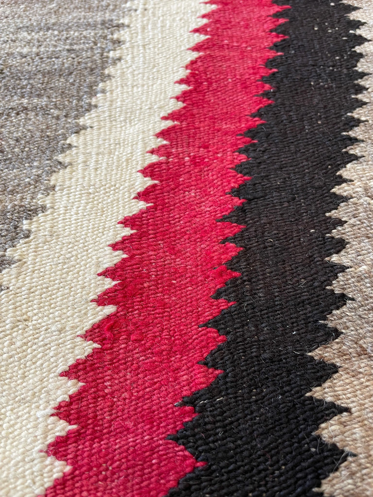 2'3"x3'5" Navajo Ganado Hand Woven