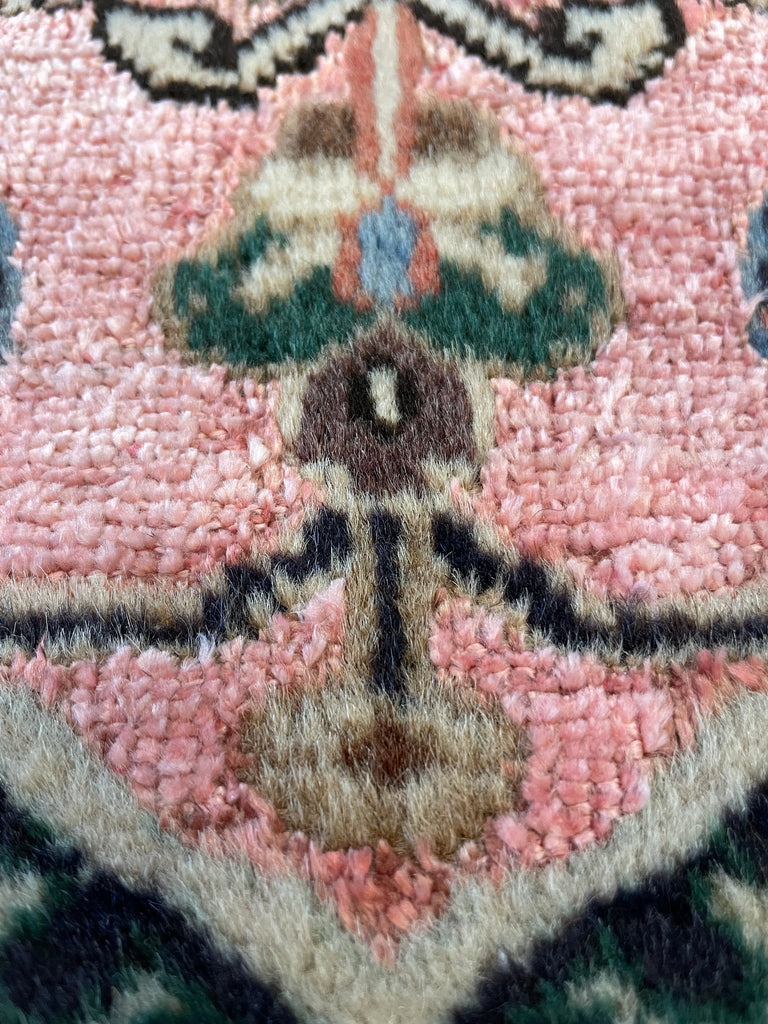 2'5"x3'3" Tabriz Hand Knotted