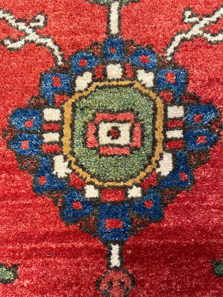 2'6"x12'8" Heriz Hand Knotted