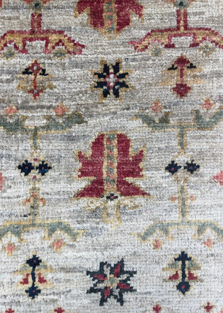 2'6"x7'11" Kuba Hand Knotted