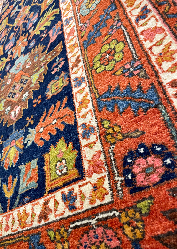 2'7"x5'8" Heriz Hand Knotted