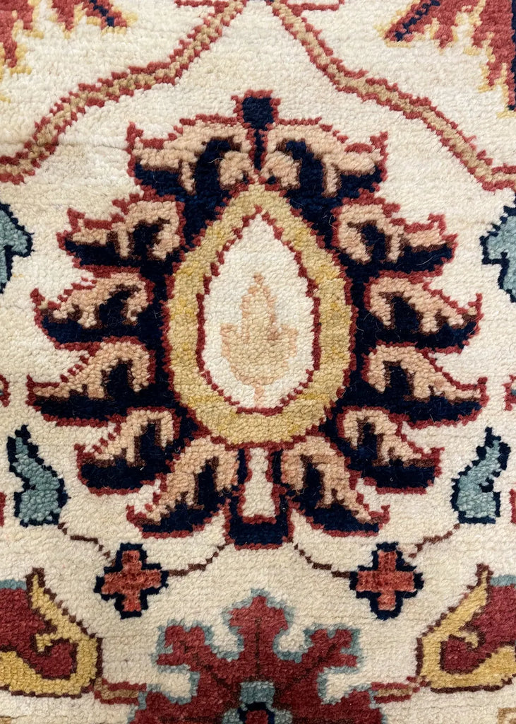 2'7"x7'11" Khanna Collection Hand Knotted