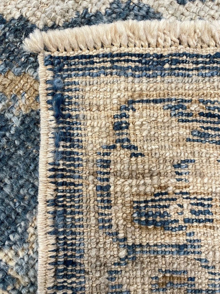 2'7"x9'8" Oushak Hand Knotted