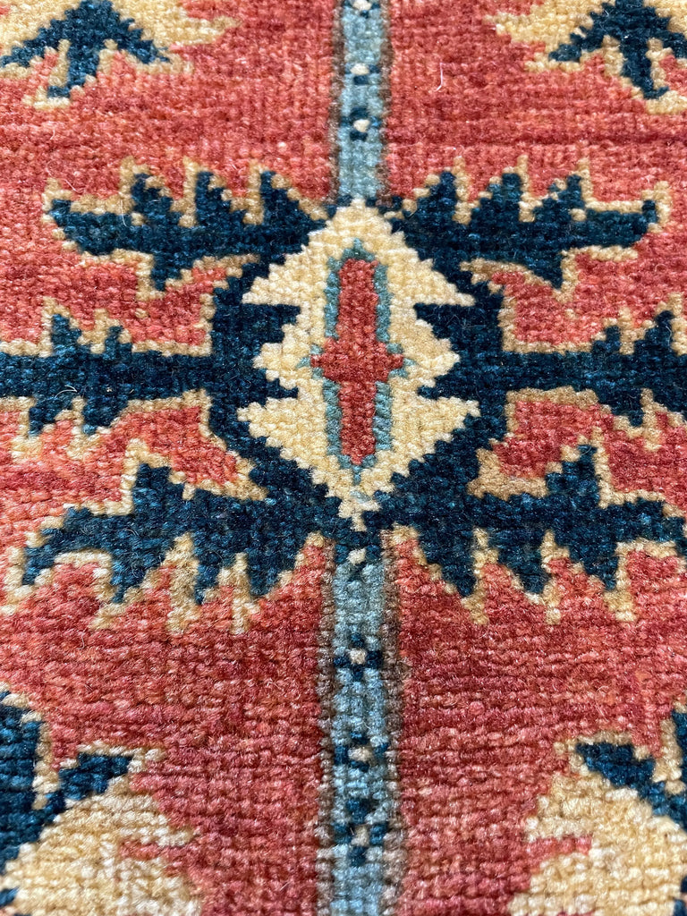 2'7"x9'9" Indo-Serapi Hand Knotted