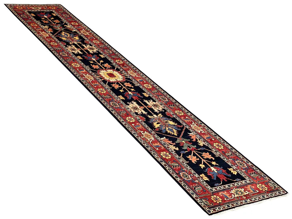 2'8"x11'10" Heriz Hand Knotted