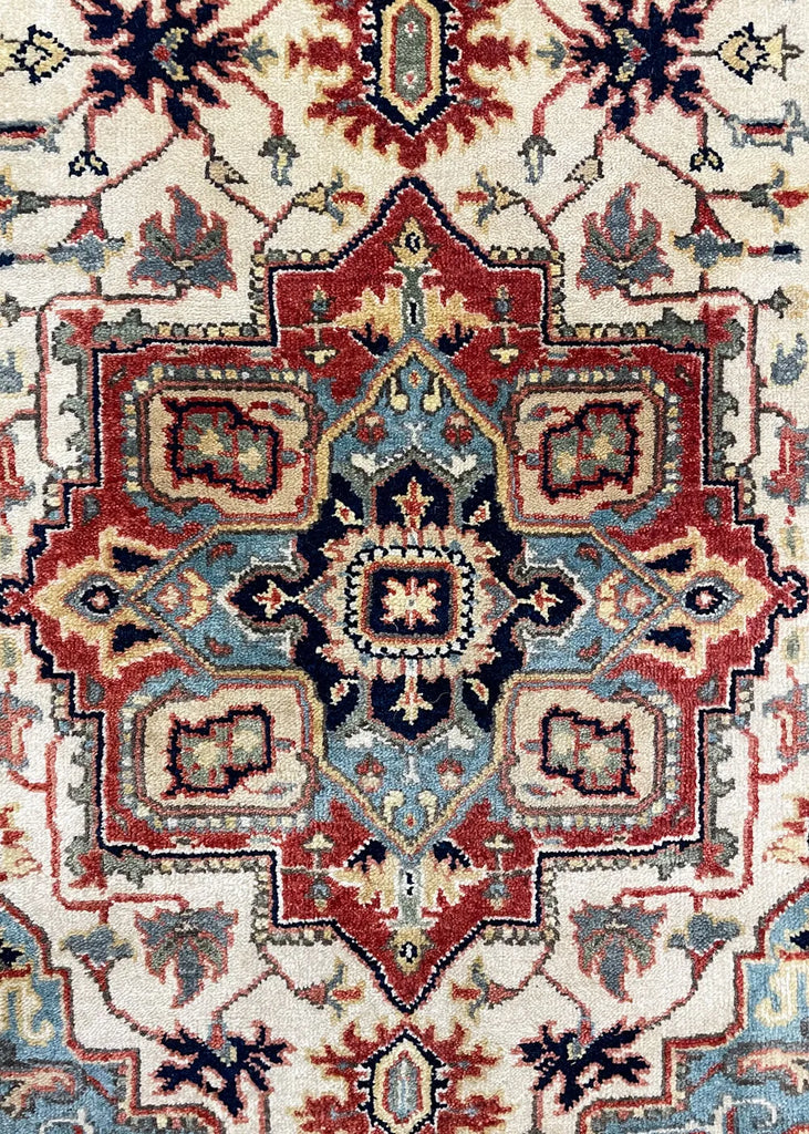 2'8"x9'11" Heriz Hand Knotted