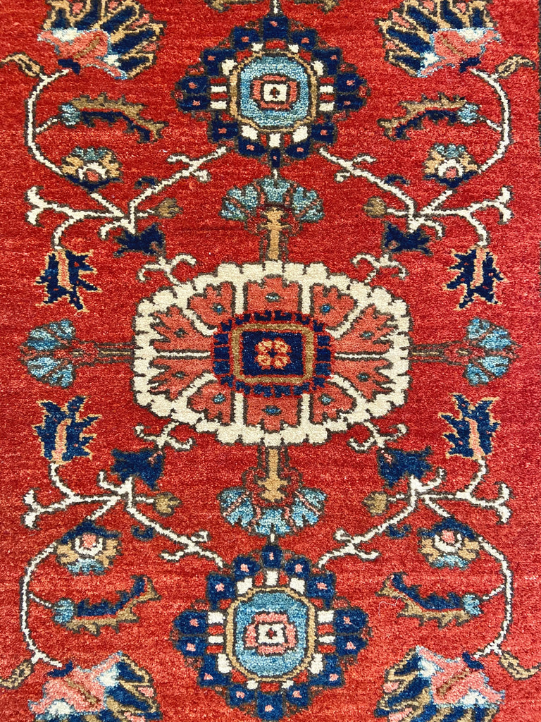 2'9"x4'10" Heriz Hand Knotted