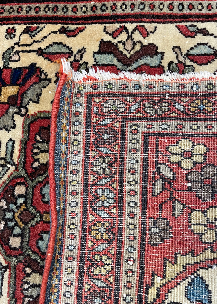 2'x2'5" Fine Sarouk Hand Knotted