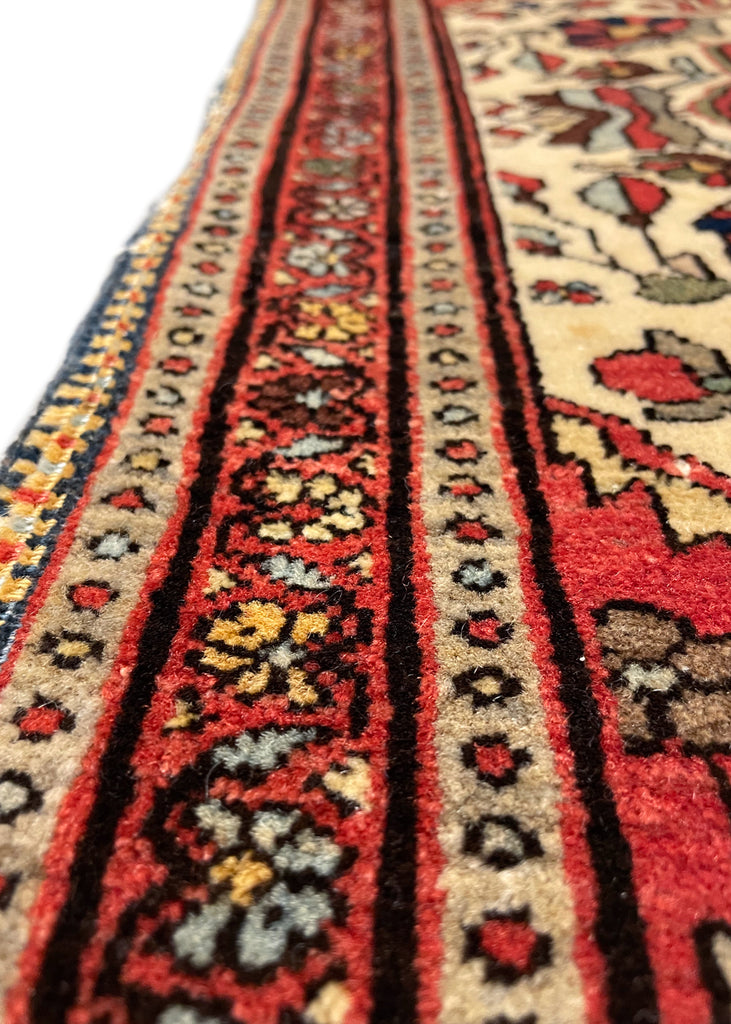 2'x2'5" Fine Sarouk Hand Knotted