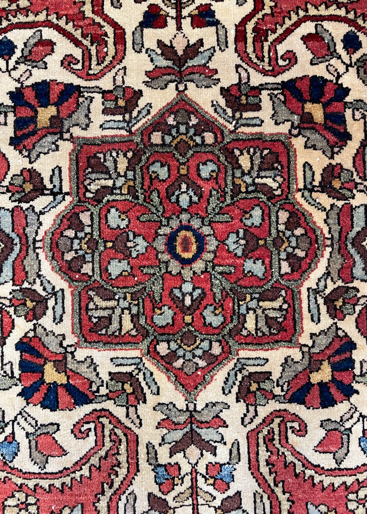 2'x2'5" Fine Sarouk Hand Knotted