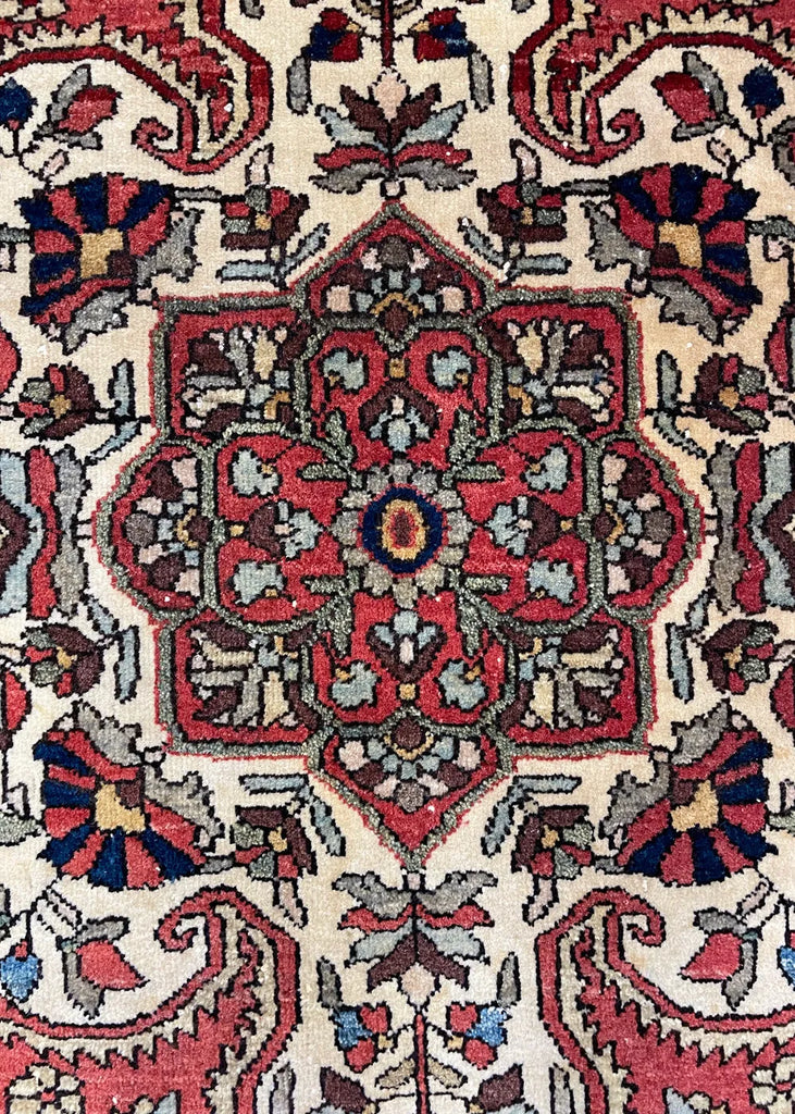 2'x2'5" Fine Sarouk Hand Knotted