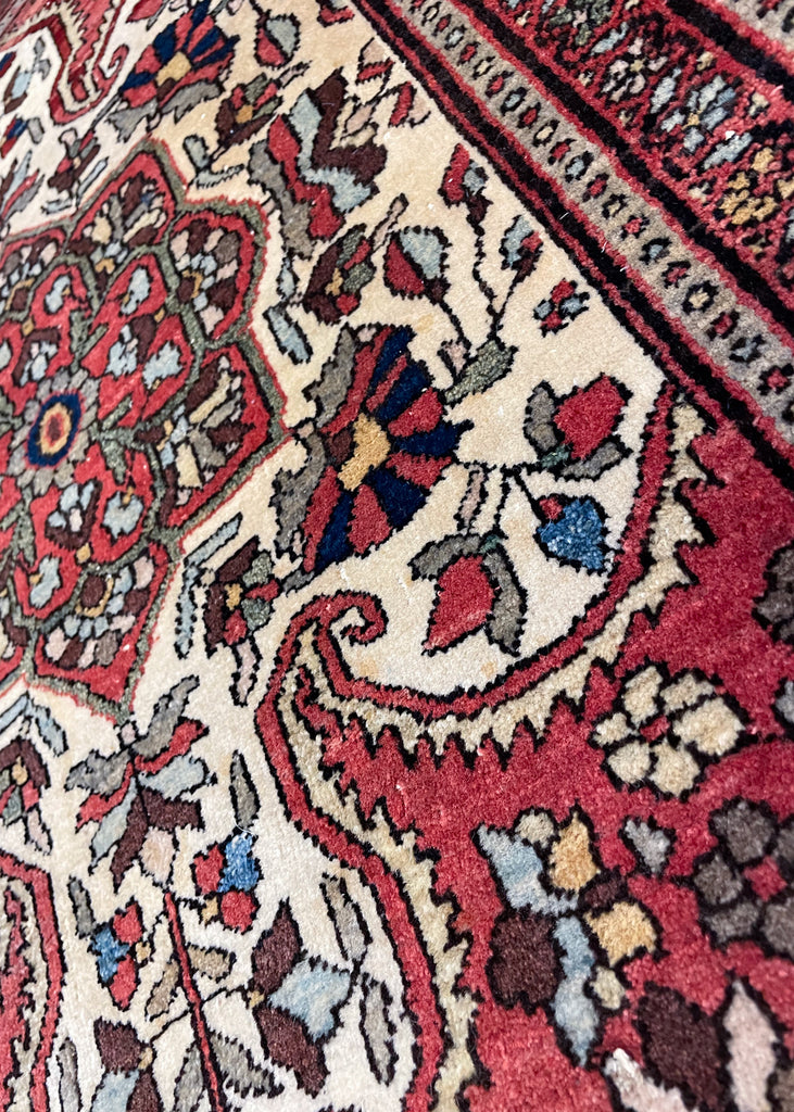 2'x2'5" Fine Sarouk Hand Knotted