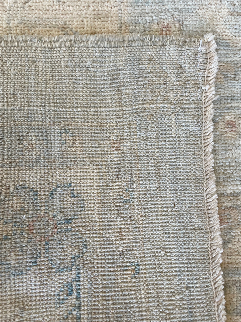 3'11"x6'3" White Wash Hand Knotted