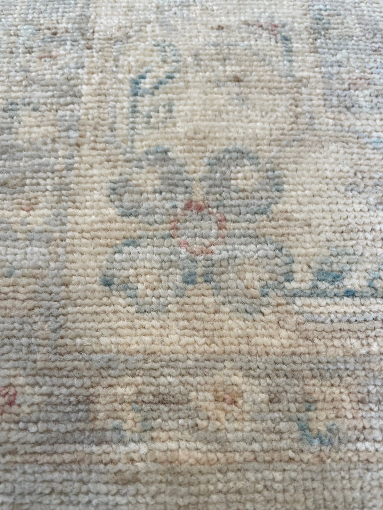 3'11"x6'3" White Wash Hand Knotted