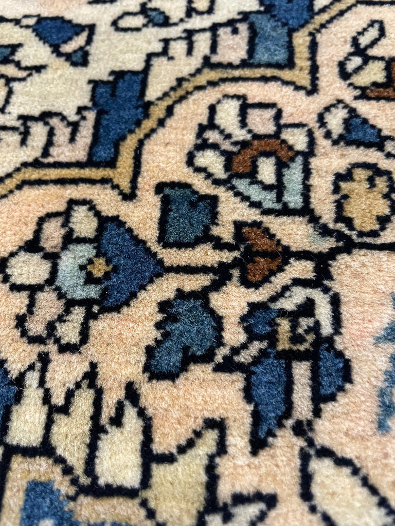 3'5"x4'10" Farahan Sarouk Hand Knotted
