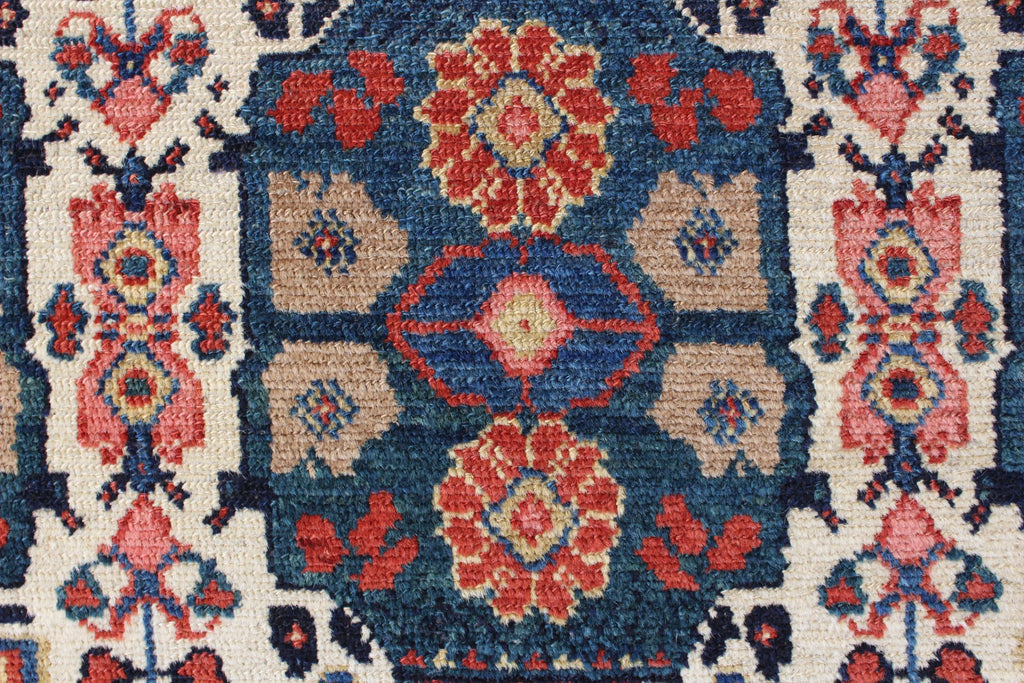3'7"x4'9" Sennah Hand Knotted