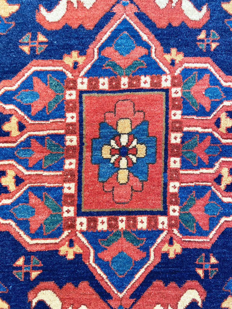 3'8"x5'4" Heriz Hand Knotted