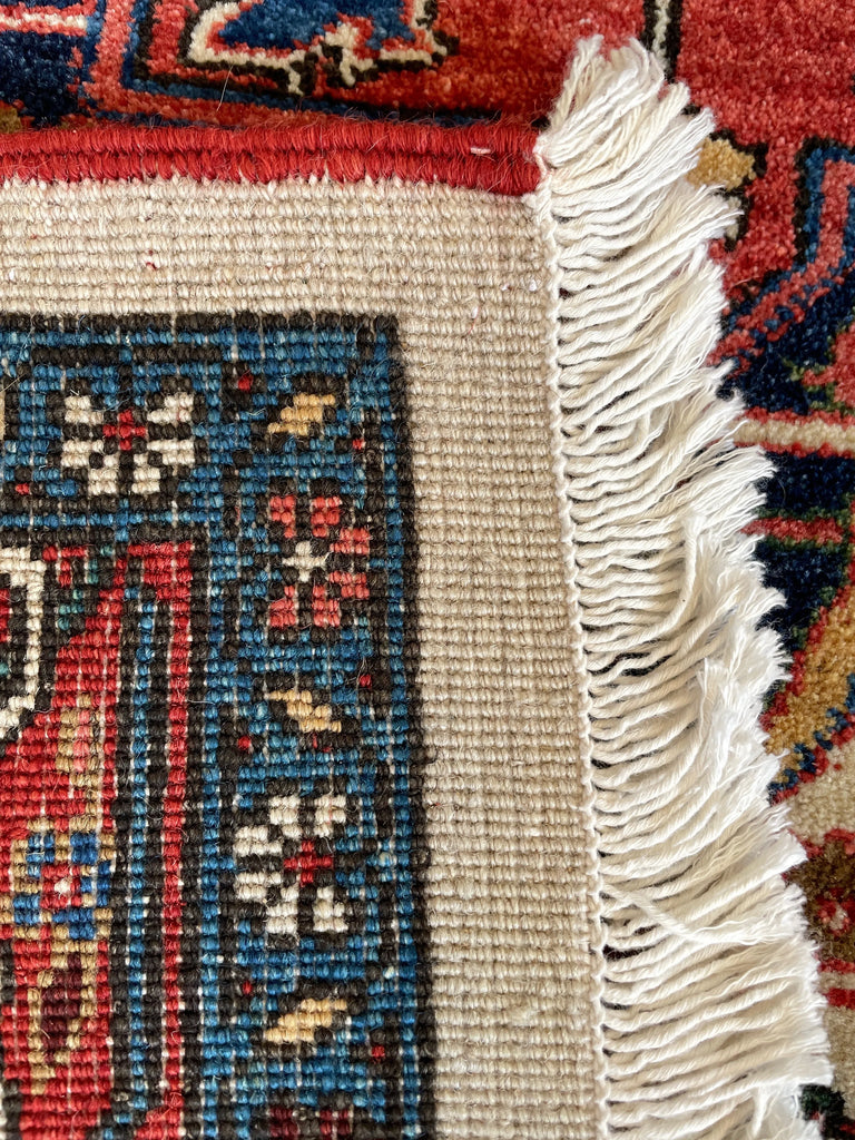 3'9"x4'8" Heriz Hand Knotted