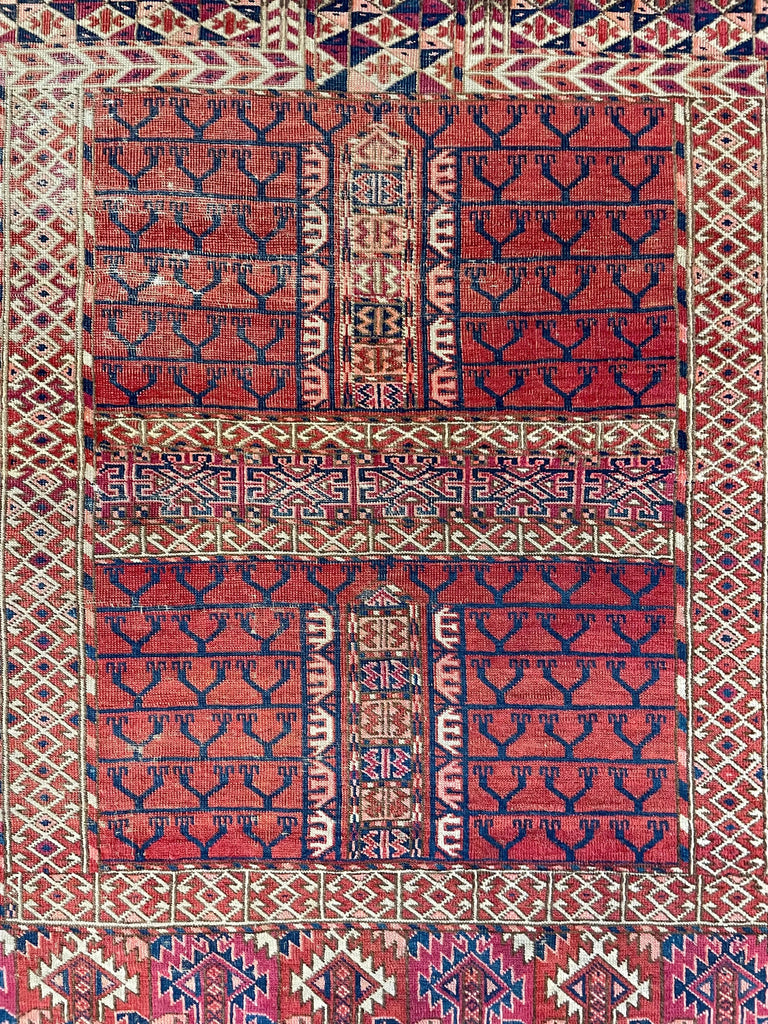 4'1"x5' Tekke Ensi (s) Hand Knotted