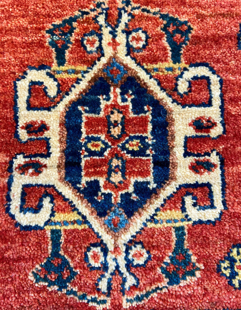 4'2"x5'4" Qashqai Hand Knotted