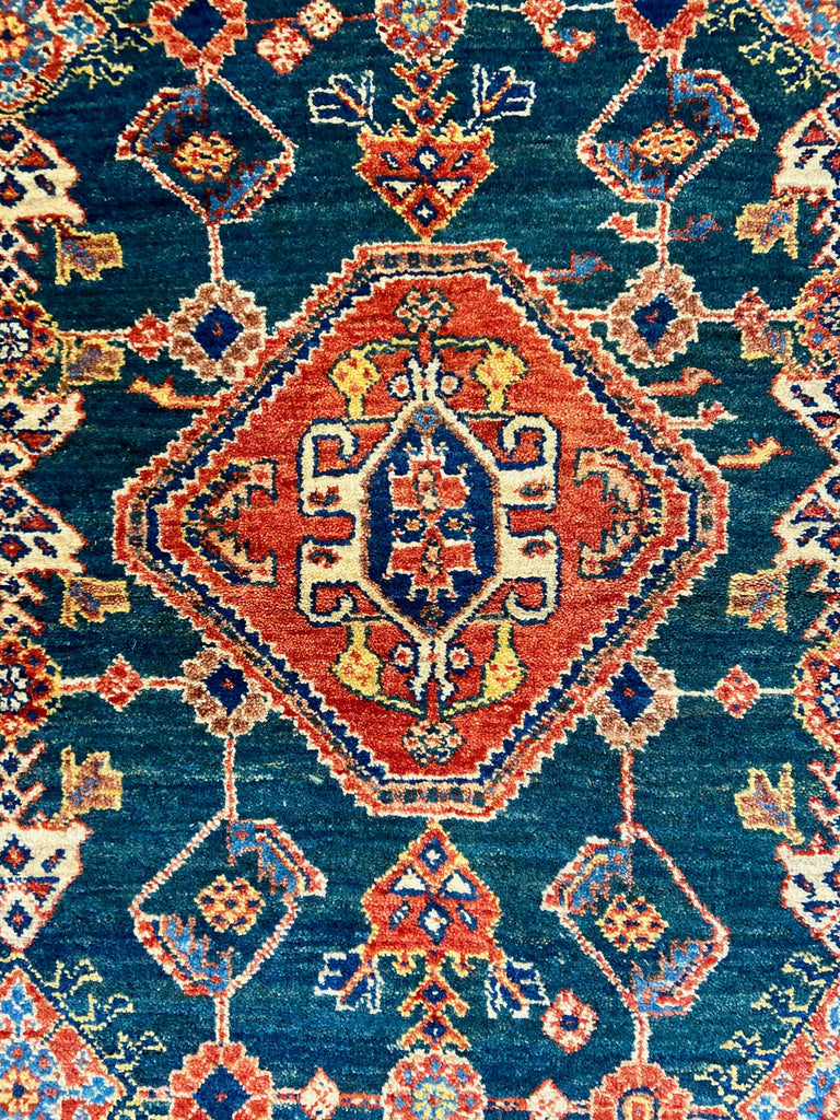 4'2"x5'4" Qashqai Hand Knotted