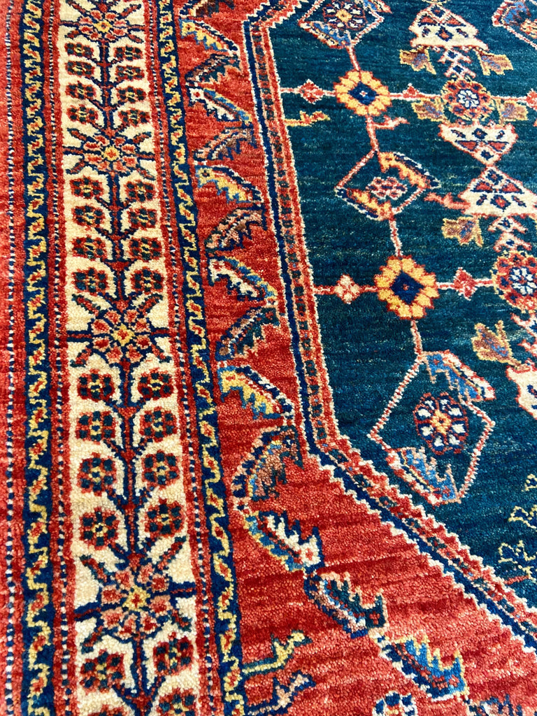 4'2"x5'4" Qashqai Hand Knotted