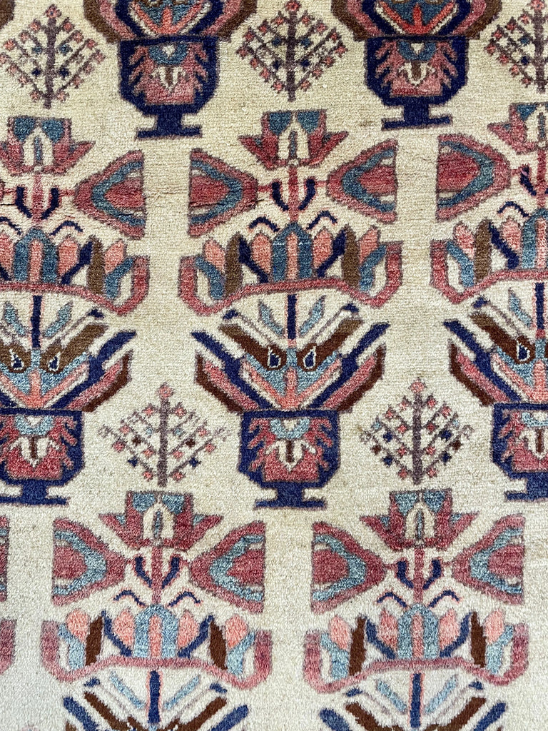 4'4"x4'5" Saveh Hand Knotted