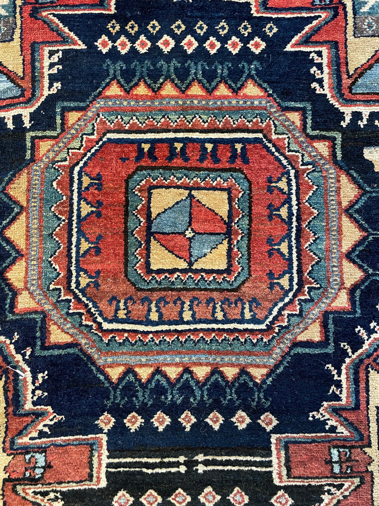 4'6"x10'4" Veramin Luri Hand Knotted