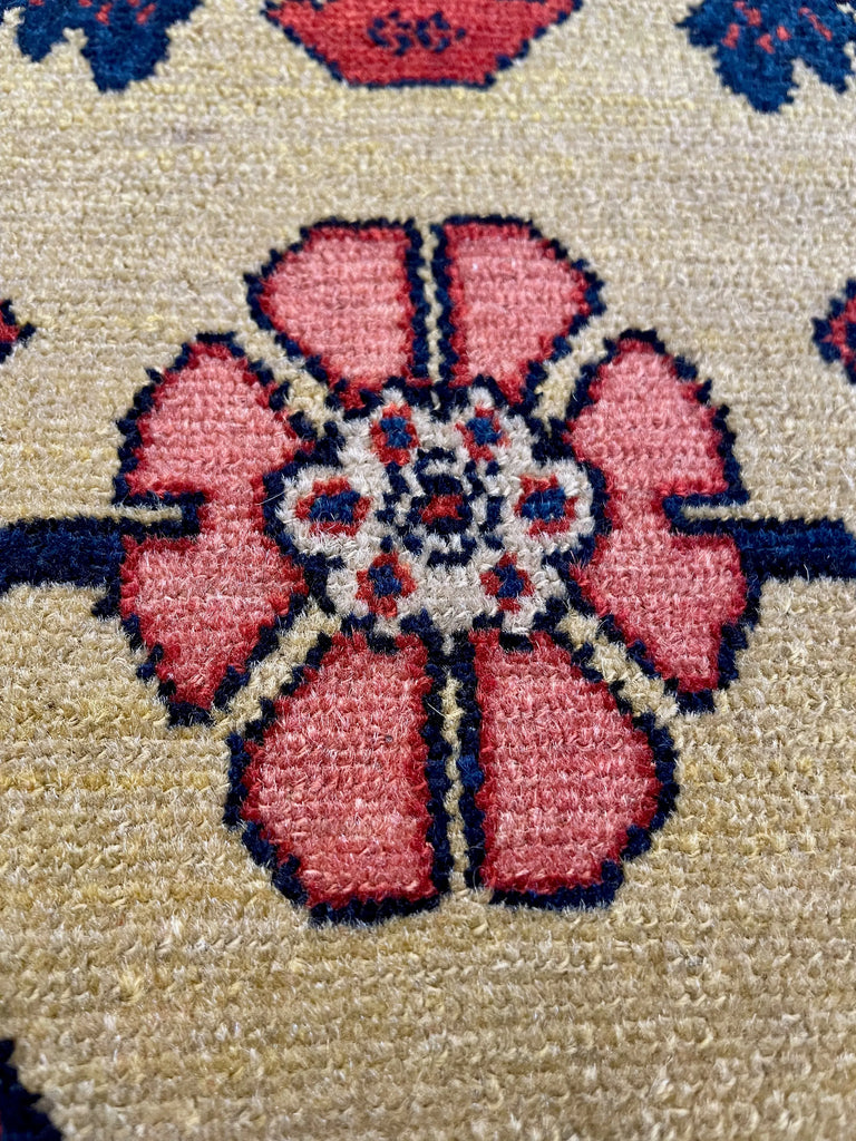 4'6"x6'10" Sennah Hand Knotted