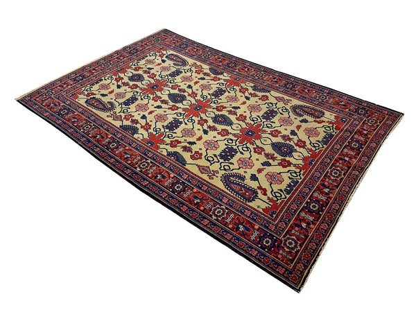 4'6"x6'10" Sennah Hand Knotted