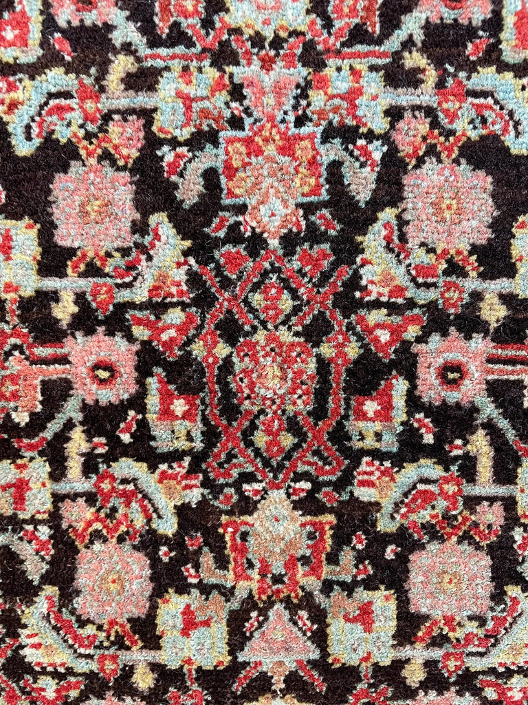4'7"x6'3" Sennah Hand Knotted