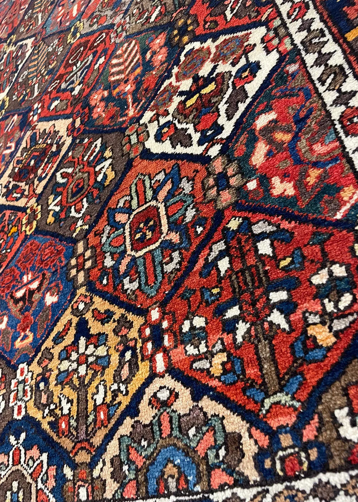4'7"x6'5" Garden Bakhtiari Hand Knotted
