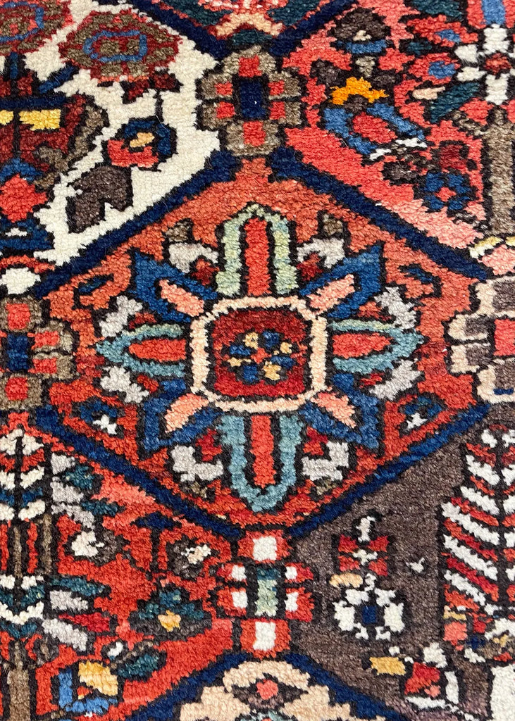 4'7"x6'5" Garden Bakhtiari Hand Knotted