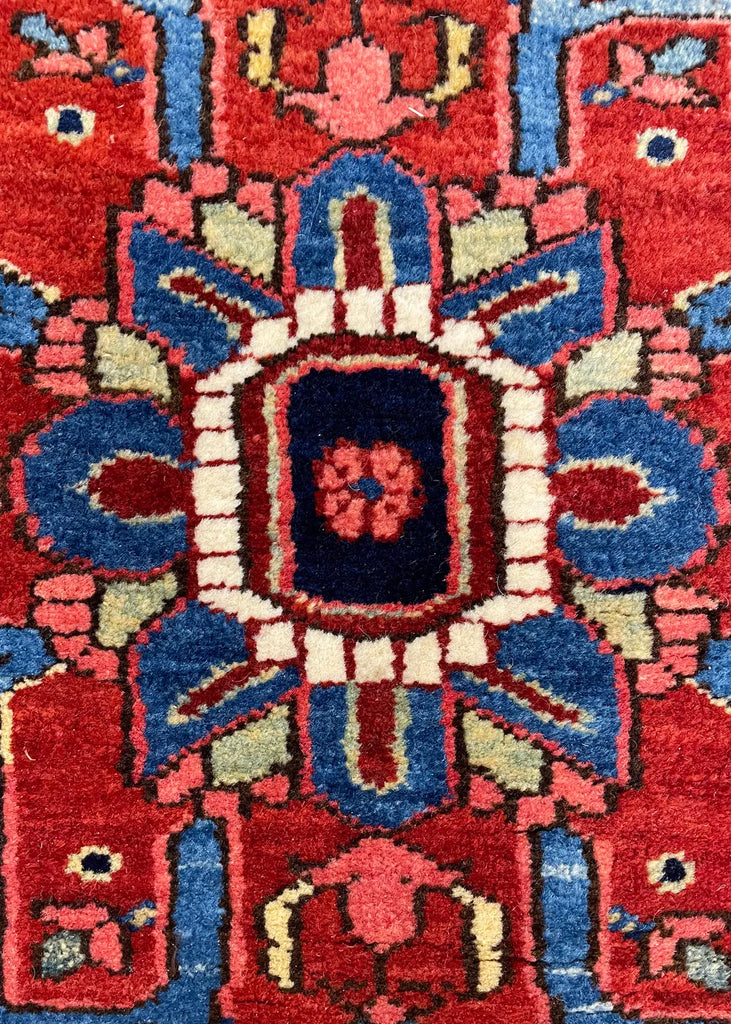 4'9"x6'5" Heriz Hand Knotted