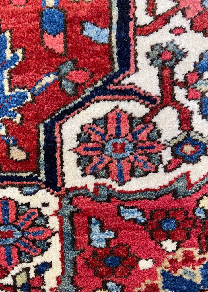 4'9"x6'5" Heriz Hand Knotted