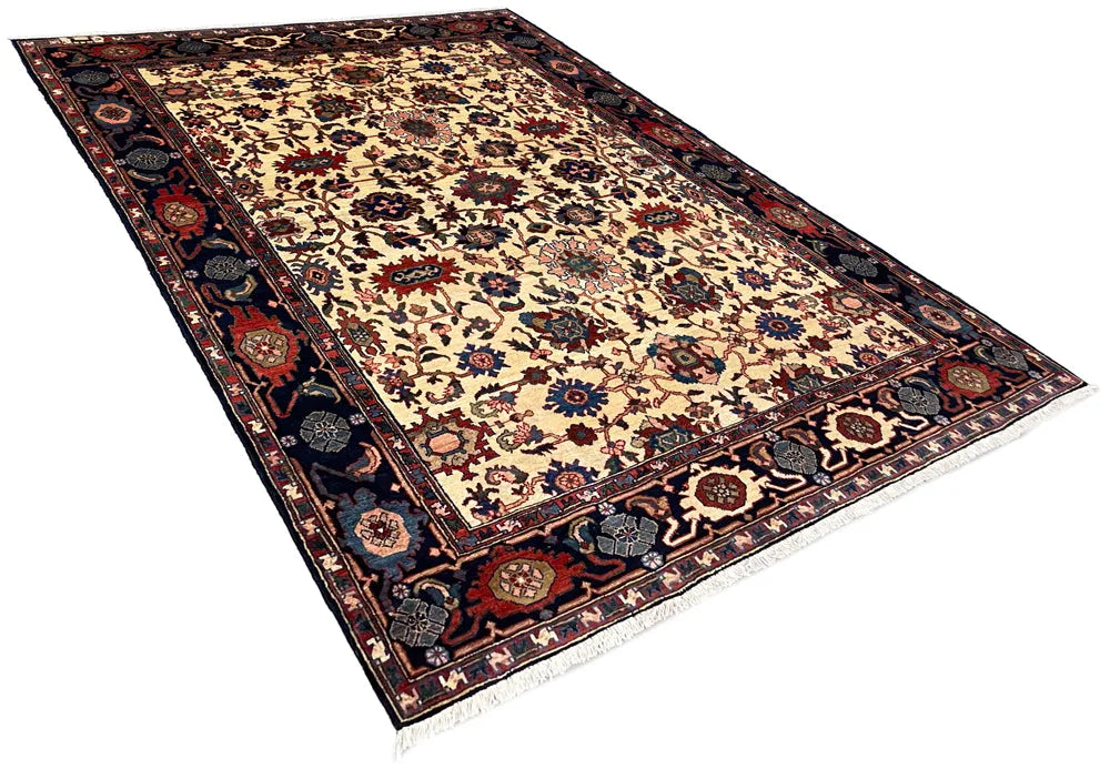 5'5"x8'2" Heriz Hand Knotted