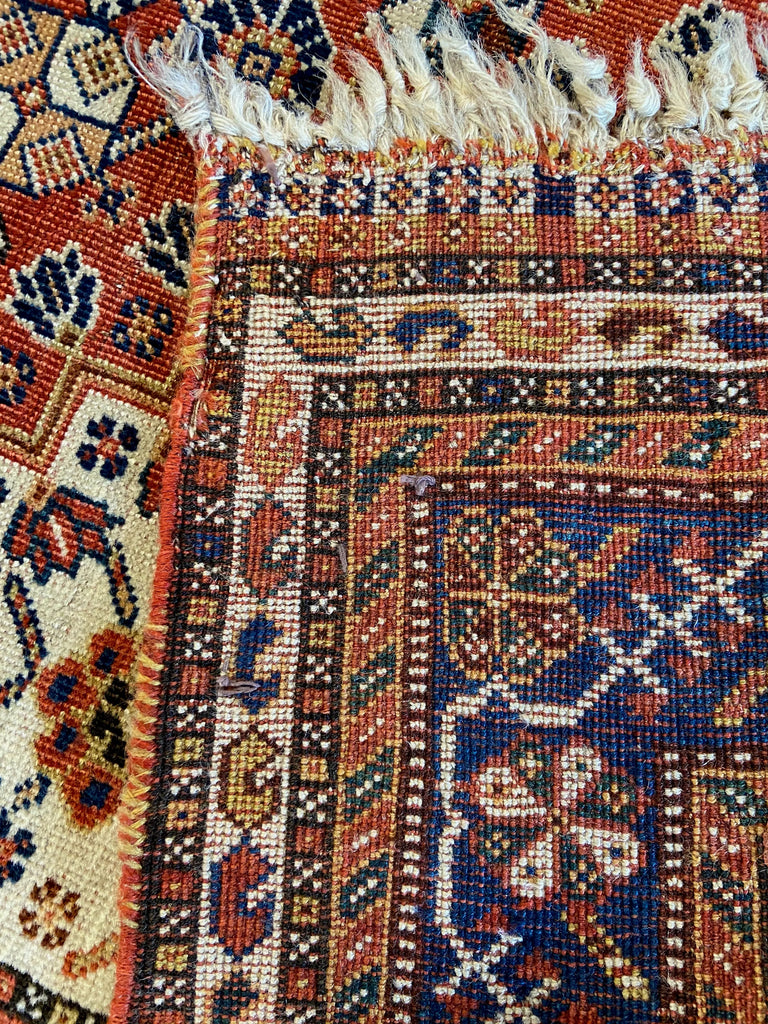 5'6"x8'2" Qashqai Hand Knotted