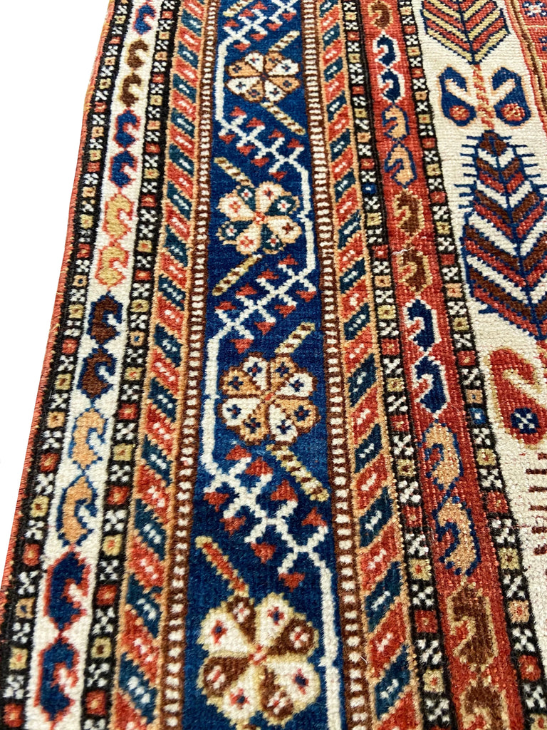 5'6"x8'2" Qashqai Hand Knotted