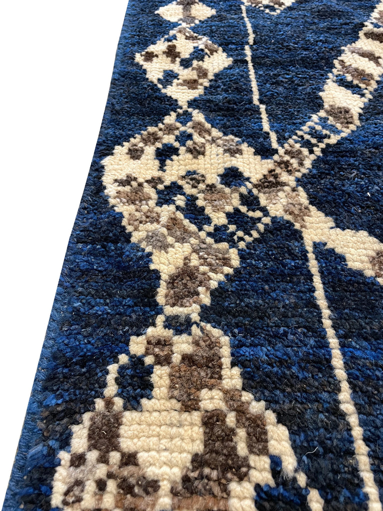 5'8"x8'8" Moroccan Style Hand Knotted