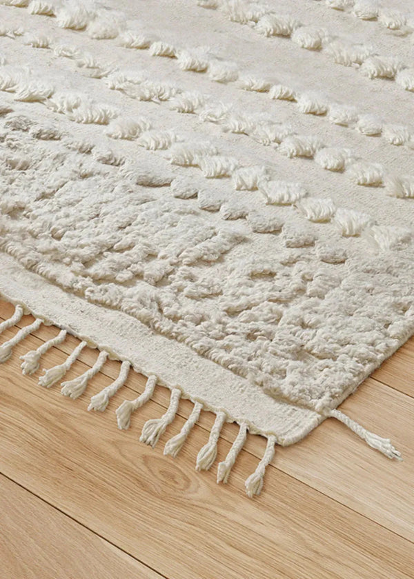 8x10 Fergie Cream (s) Hand Knotted