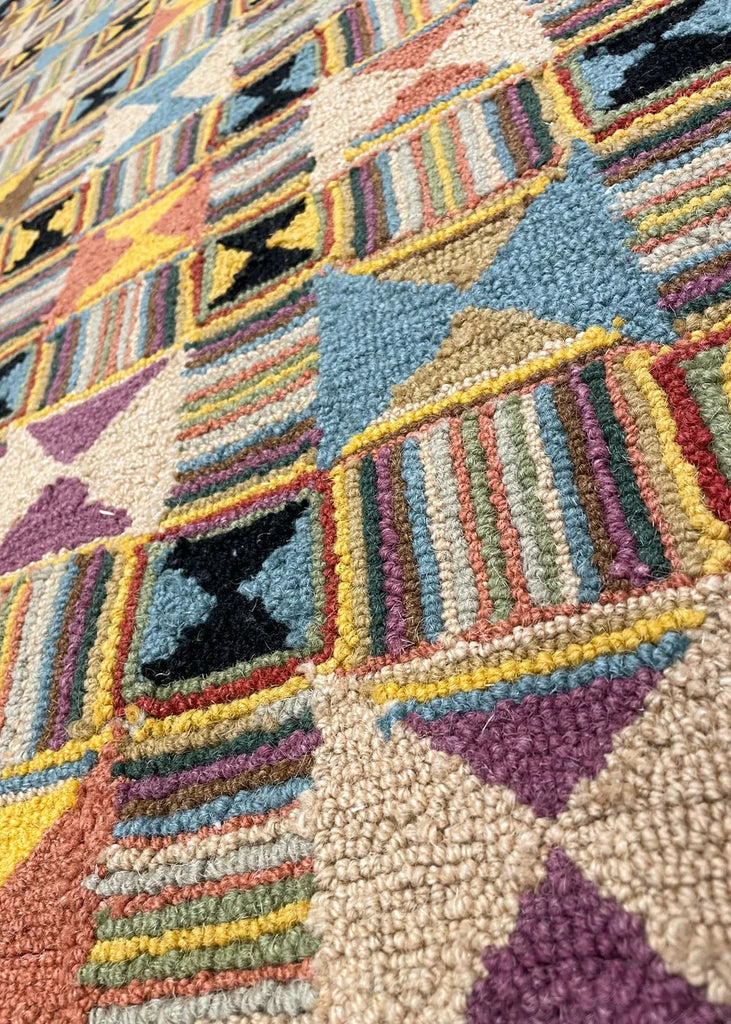 Hourglass hand hooked