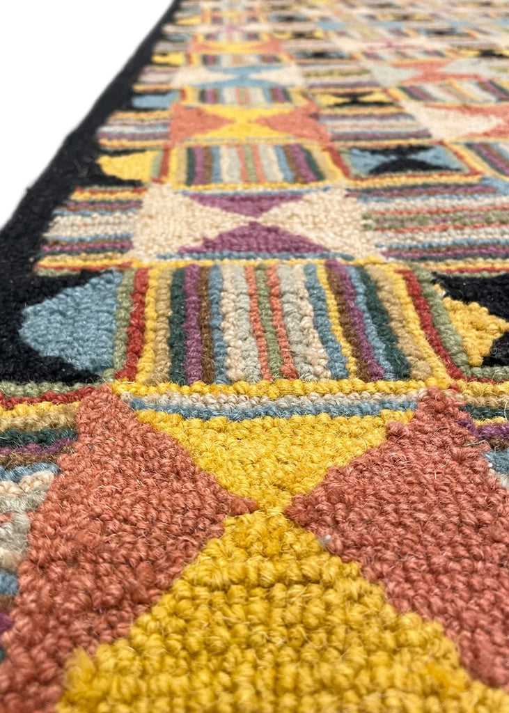 Hourglass hand hooked