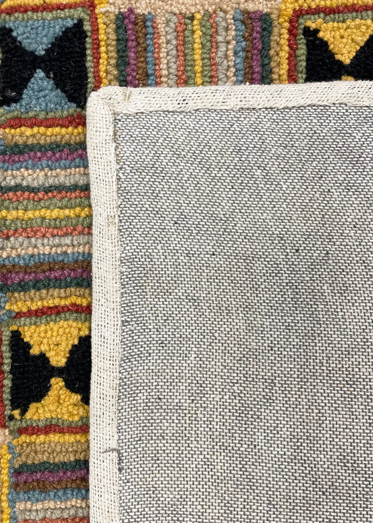 Hourglass hand hooked