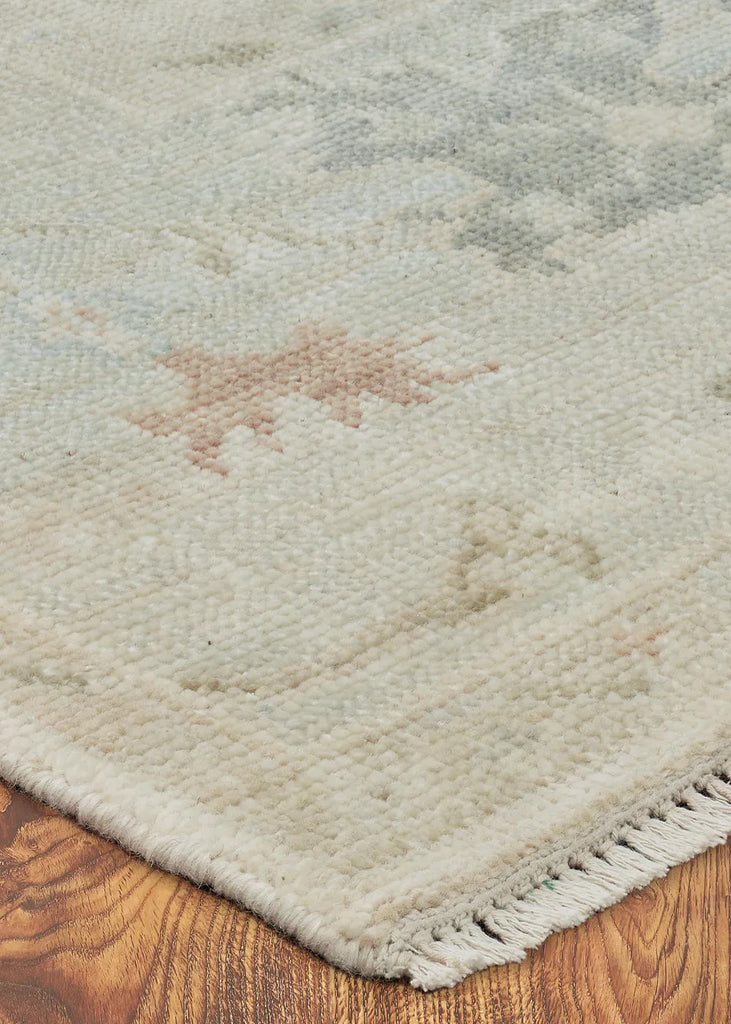 Lynn Hand Knotted